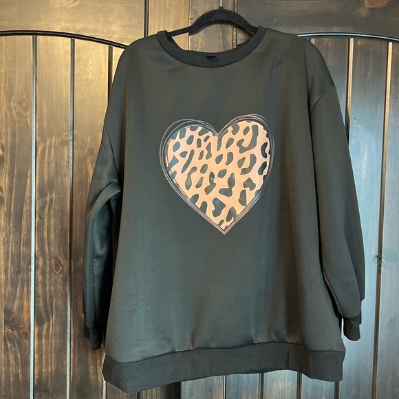 SHEIN Curve sweatshirt 3x fits like 2X - Picture 1 of 7